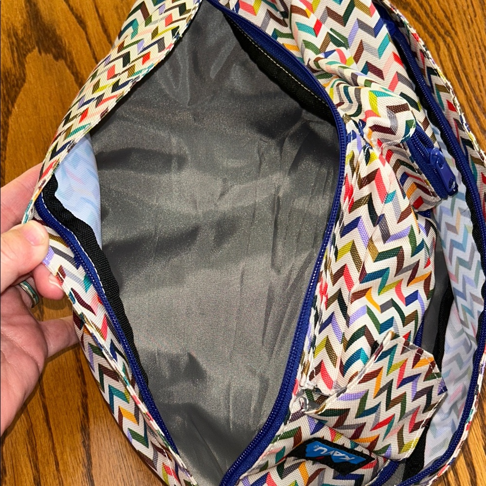 Kavu Multicolor Chevron Pattern Rope Sling Bag -EUC - Picture 5 of 6